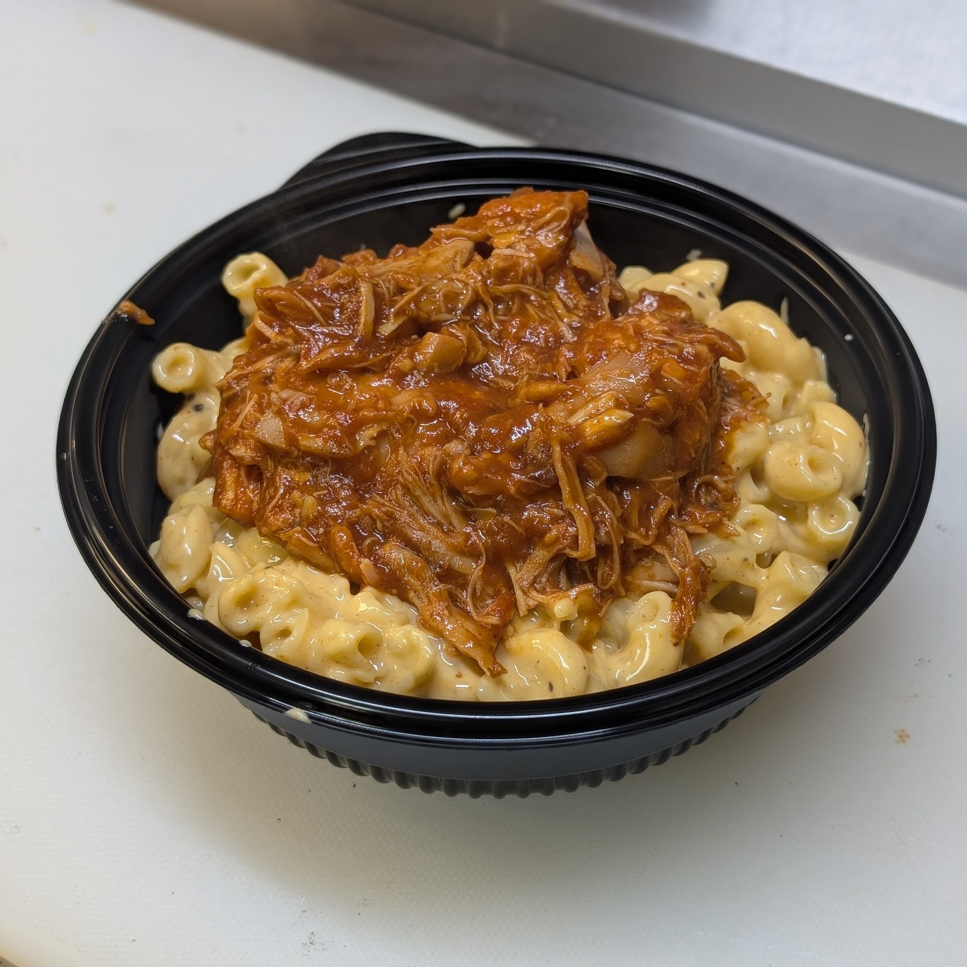 Mac Bowl with Chopped BBQ Chicken.